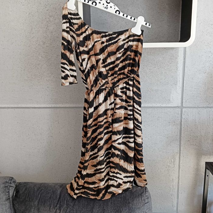 Sukienka Bershka na 1 ramię w panterkę motyw zwierzęcy S 36