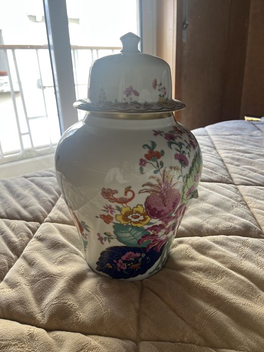 Peça de decoração porcelana vidal arte