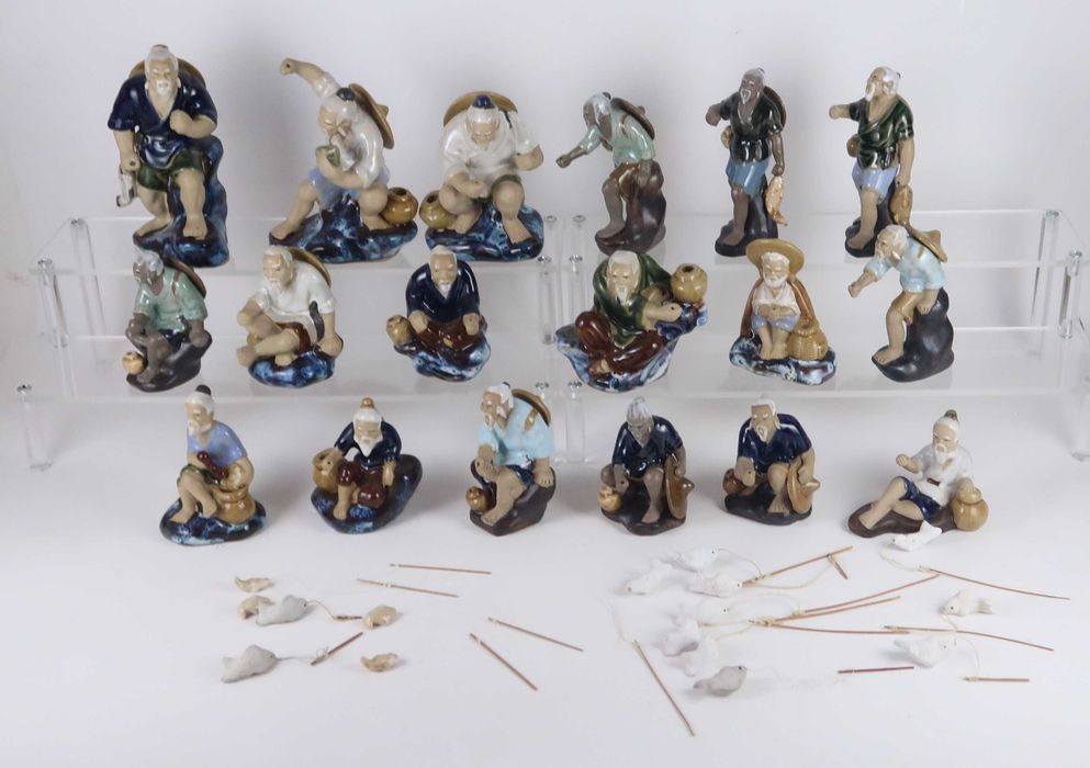 Conjunto de 18 figuras da China em Argila