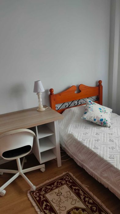 Quarto para estudantes em apartamento na Avenida Luísa Tody, no centro de Setúbal.