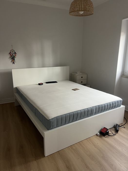 Cama “MALM” IKEA com colchão