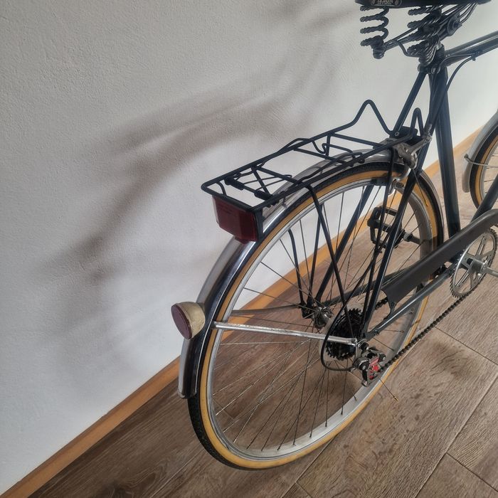 Bicicleta pasteleira completamente restaurada