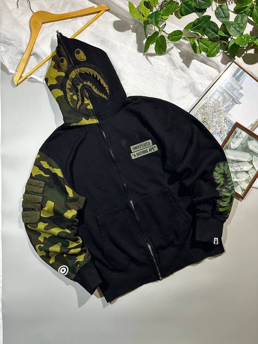 Коллаборация BAPE x Undefeated