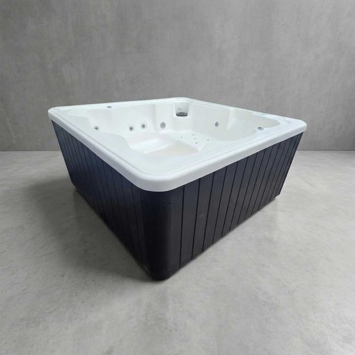 Jacuzzi COMFORT od ręki producent leżanka 6 osób hydromasaż