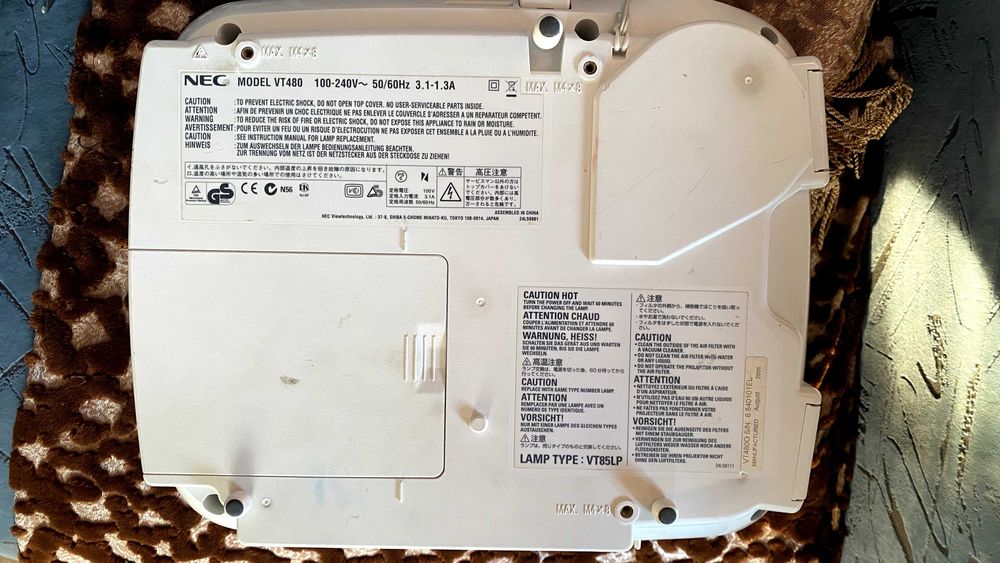 Проектор NEC VT480 – робочий, гарне зображення