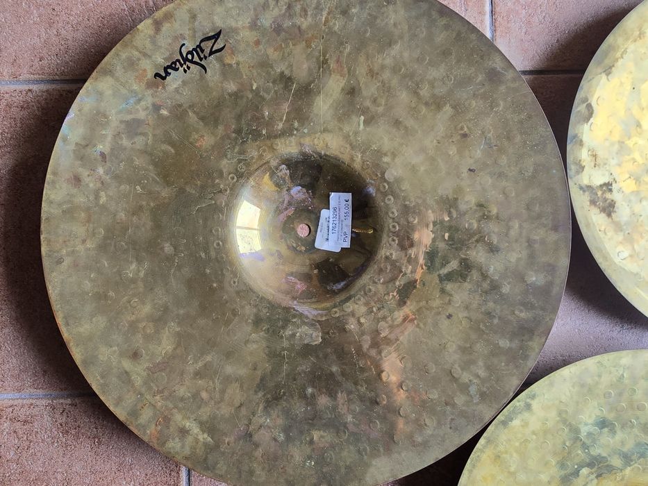 Pratos de bateria Zildjian Planet Z. Prato de choques e ride/crash