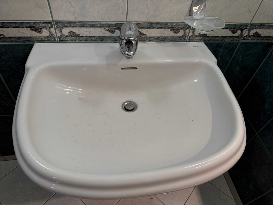 Umywalka ścienna Roca 70 cm