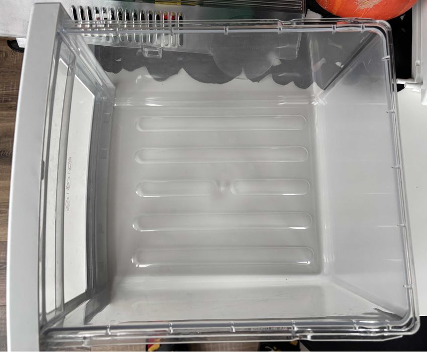 do lodówki side by side LG GR-L227HLQV, tu większa szuflada