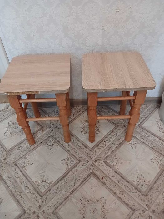 Табуретки 2 штуки 1000 грн