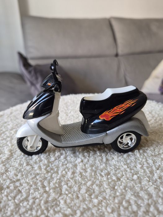 Scooter SS 4366 Escala 1/18