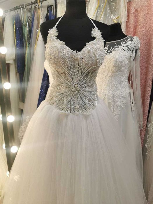 Платье свадебное. Идеально подходит на  костюм Снегурочки, снежинки.