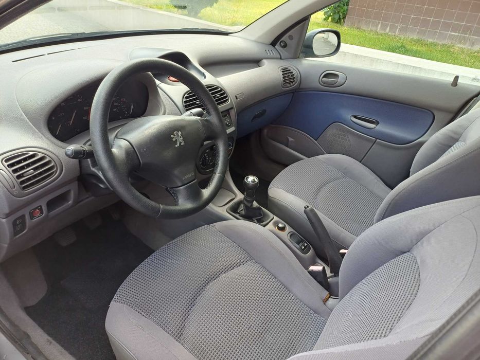 Peugeot 206 1.1 gasolina impecável