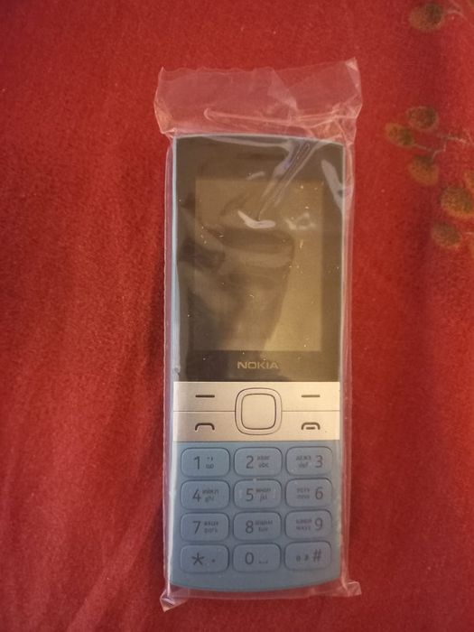 Новий телефон в коробцi, повна комплектацiя
Без дефектiв. Дуже легкий