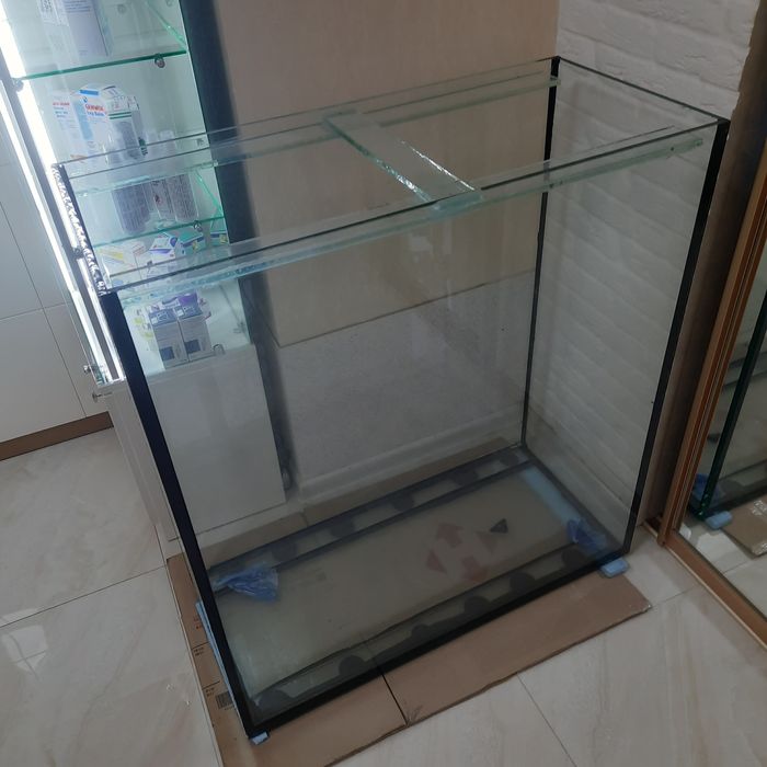 Продається акваріум на підставці