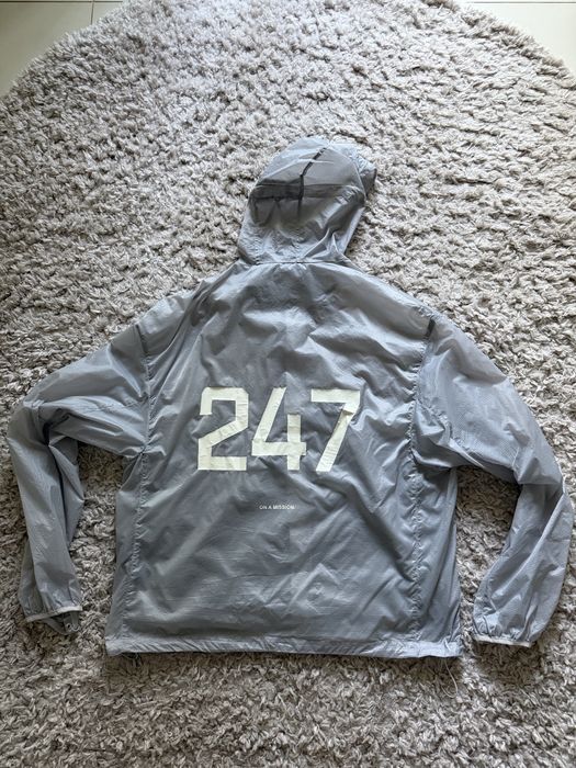 Ветрівка Represent 247