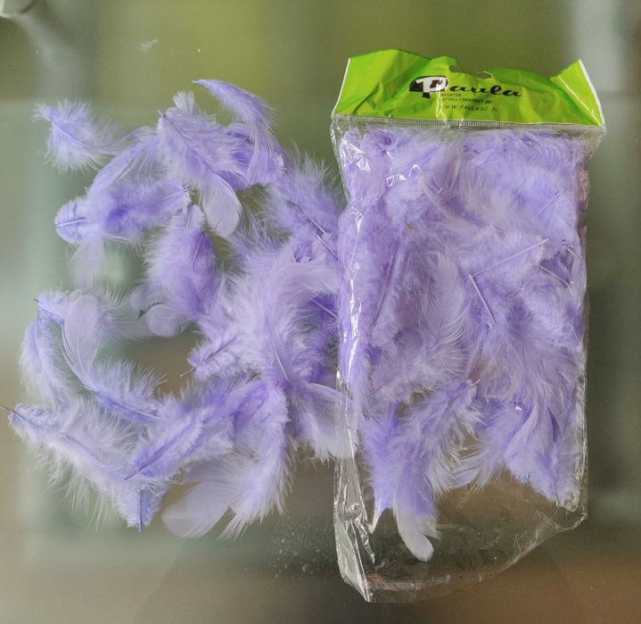 Piórka pióra ozdobne jasnyfiolet do rękodzieła wielkanoc ślub wesele