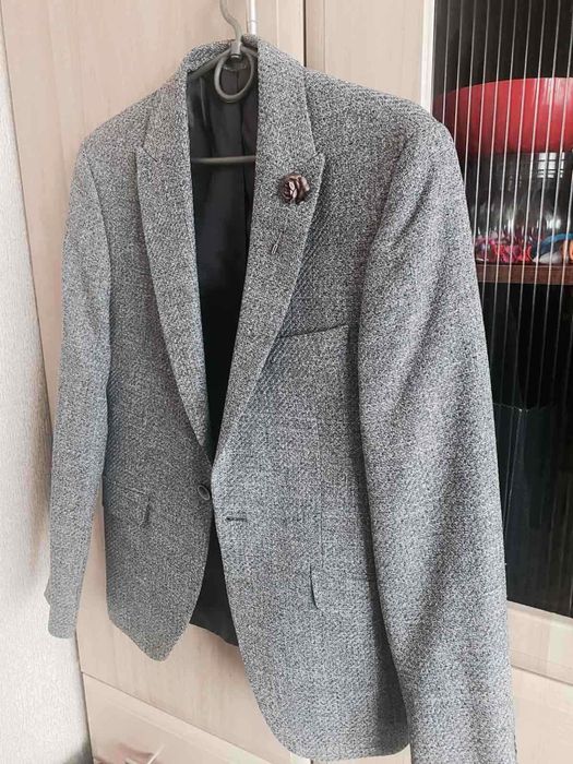 Стильний чоловічий піджак / блейзер