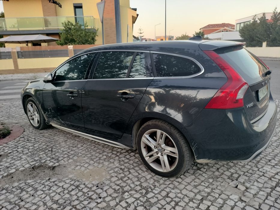 Volvo V60 D6 Plug-in Hybrid AWD (Diesel-Elétrico) – Full Extras