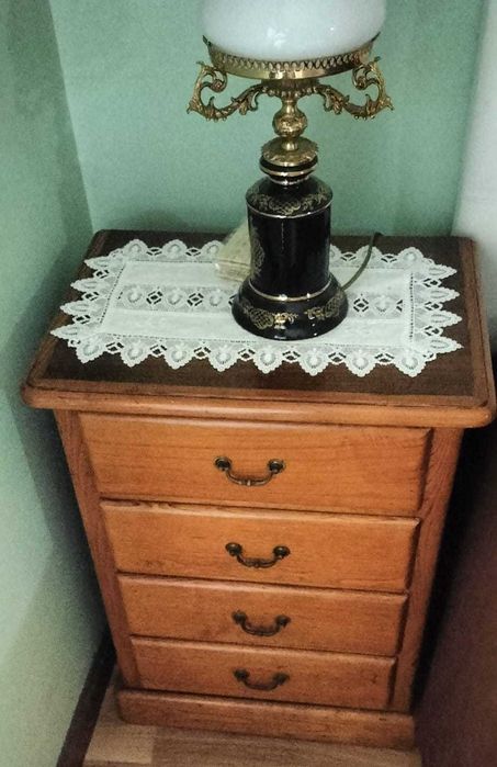 Vendo mobília de quarto madeira cerejeira