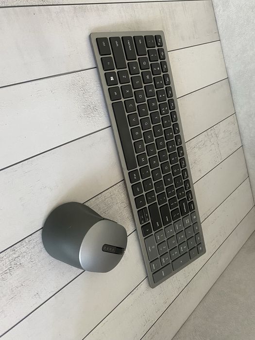 Комплект (клавіатура + миша) Dell KM7120W Multi-Device Wireless