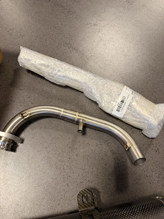 Vendo escape AKRAPOVIC R125
