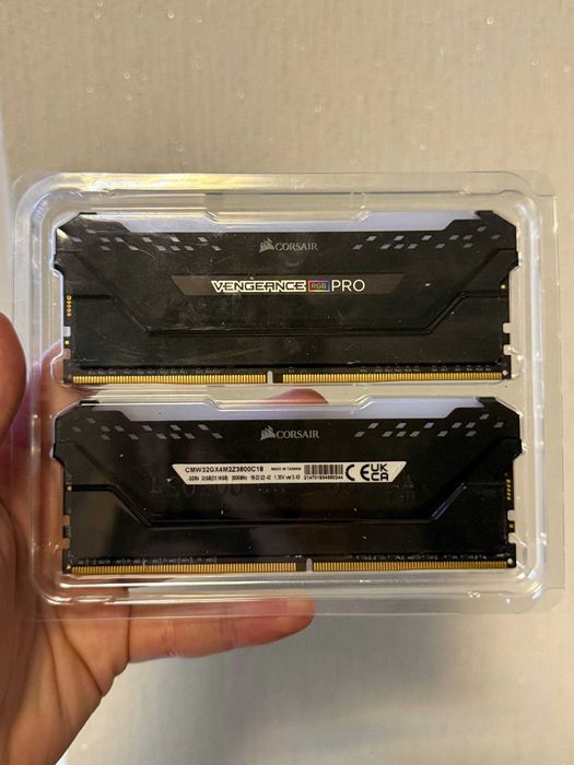 Corsair DDR4 2×16 GB 3600 МГц RGB !