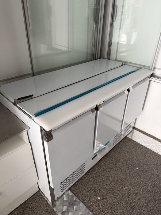 Stół chlodniczy salatkowy