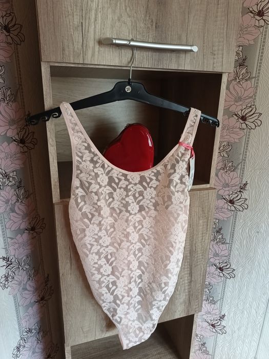 Body damskie modelujące koronka