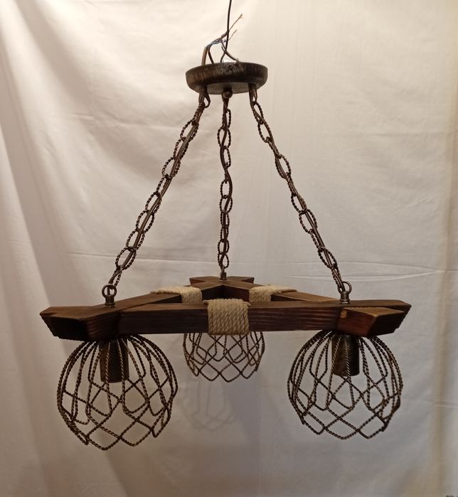 Люстра з дерева на 3 плафони.
