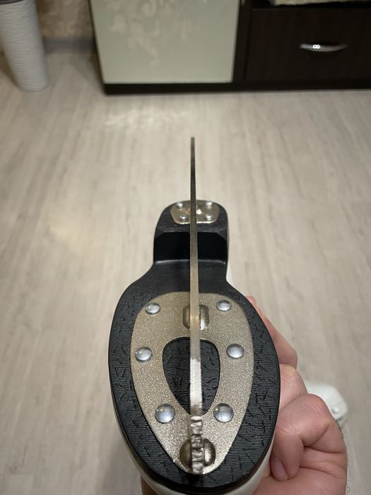 Продаються професійні фігурні ковзани