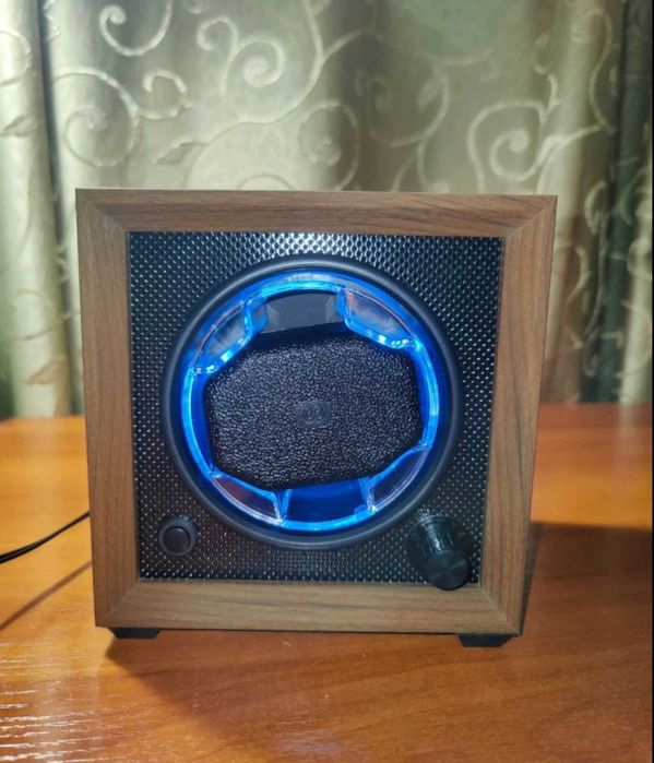 Боксы с вращающимися механизмами и подсветкой  для механических часов.