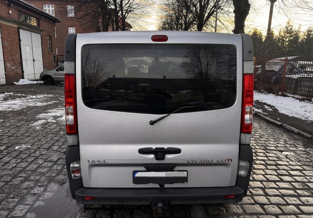 Renault trafic vivaro klapa tył wersja 01-14 rok