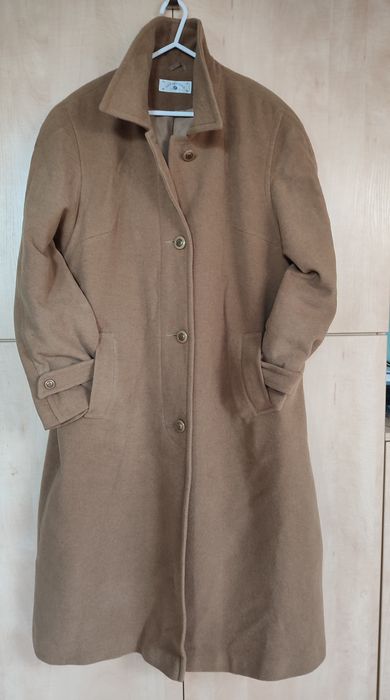 Kamelowy płaszcz