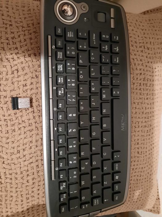 Wireless Bluetooth Keyboard424731375242455040