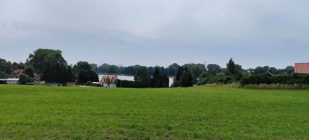 Działka nad jeziorem