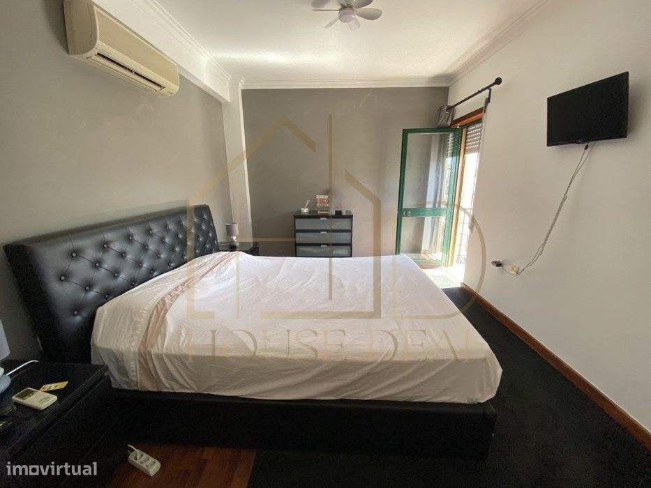 Apartamento T3 com áreas generosas no Centro da Moita