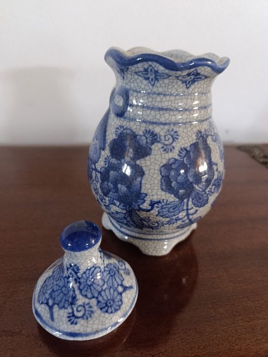 Pote de cerâmica pintado á mão