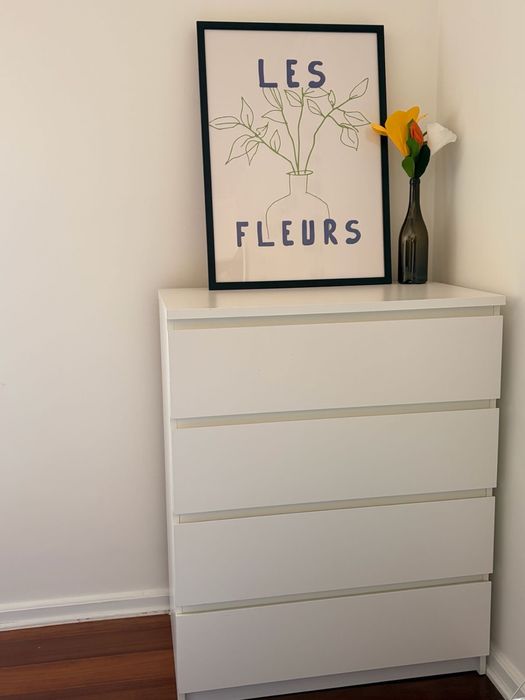 Cómoda branca Ikea