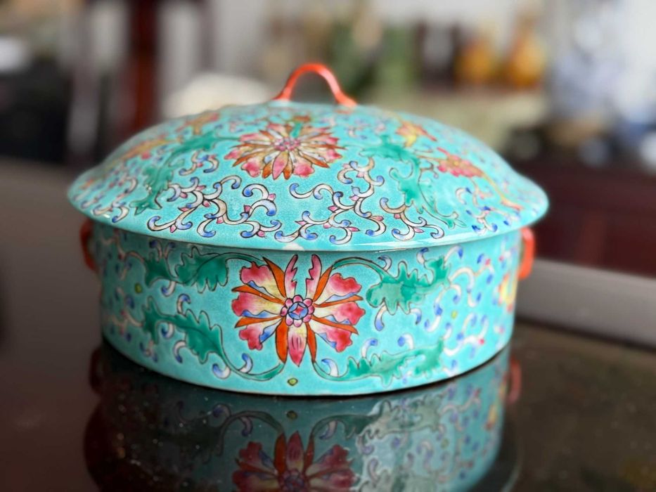 Taça chinesa com tampa em porcelana