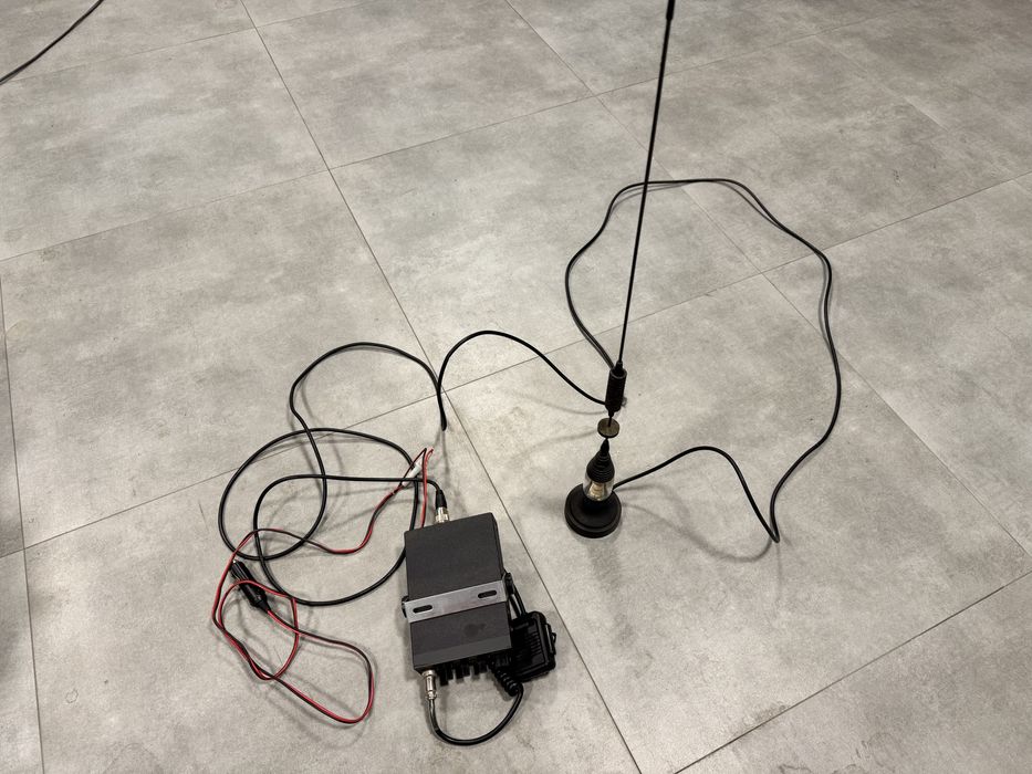 CB radio Uniden PRO520XL  + antena