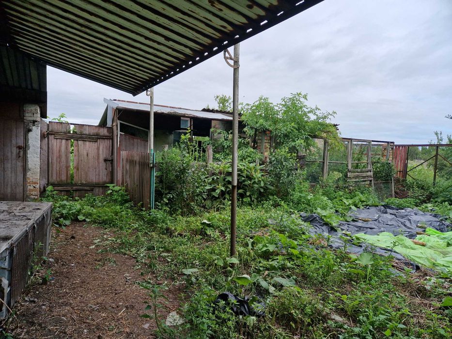 Продається будинок  у центрі с. Бабинці  для дачі чи нової забудови