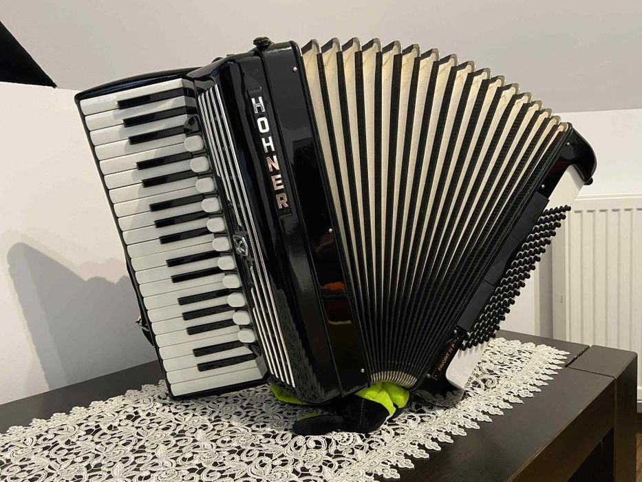 Akordeon Hohner Favorit IVp 96basów