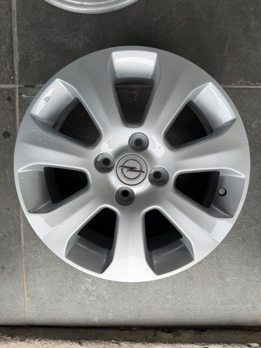 Felgi 15 4x100 ET50 5,5J Opel Agila