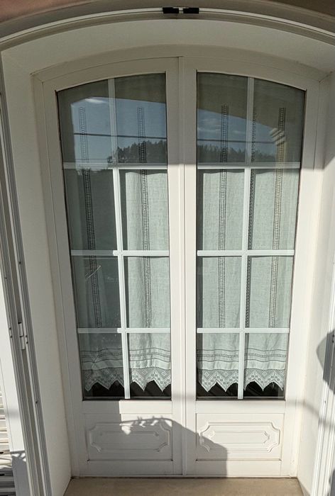 Vendo sacadas, portas e sofás. Tudo individual