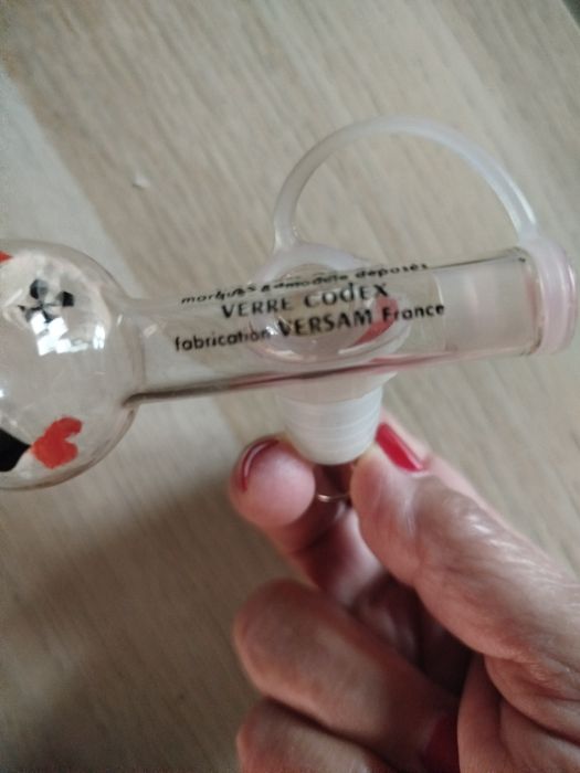 Objeto medidor de quantidade de álcool  .