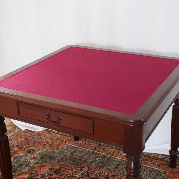 Mesa de jogo vintage em madeira maciça com gaveta