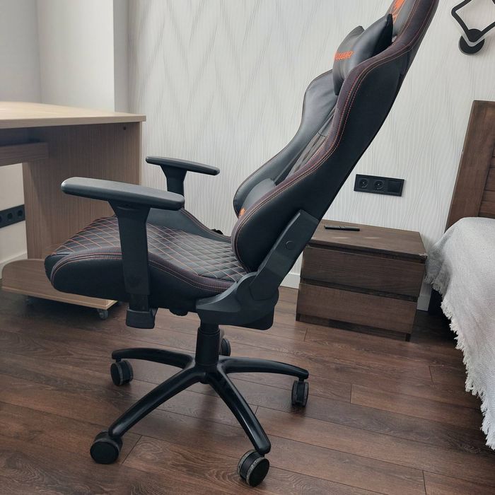 Cougar Armor Pro крісло компьютерне