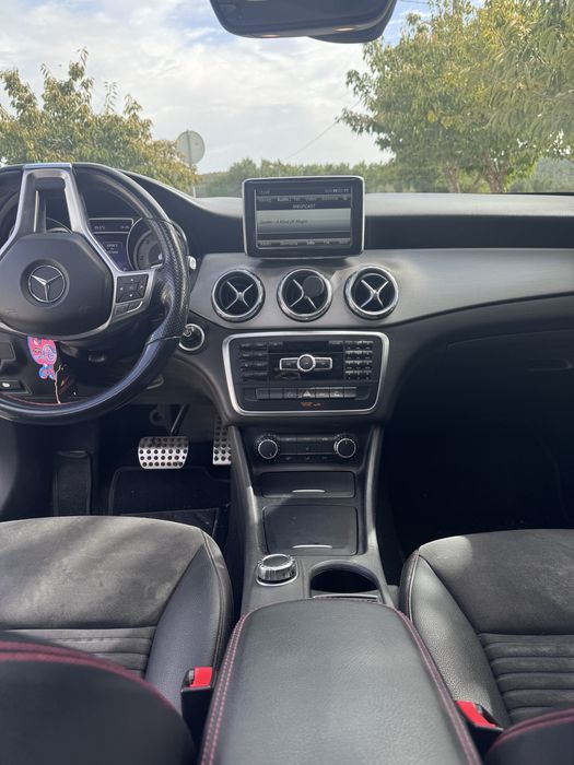Mercedes Gla 200d AMG c/ Teto de abrir Panoramico