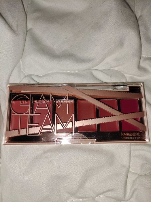 Paleta soczystych pomadek Glam Team.