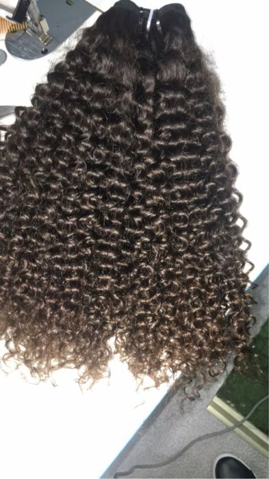 Cabelo humano cacheado 100 gramas 60€